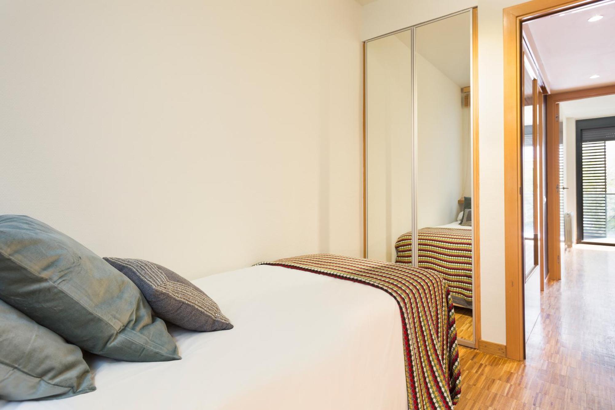 My Space Emirates - Spacious Apartments Near The City Center Barcelona Quarto foto